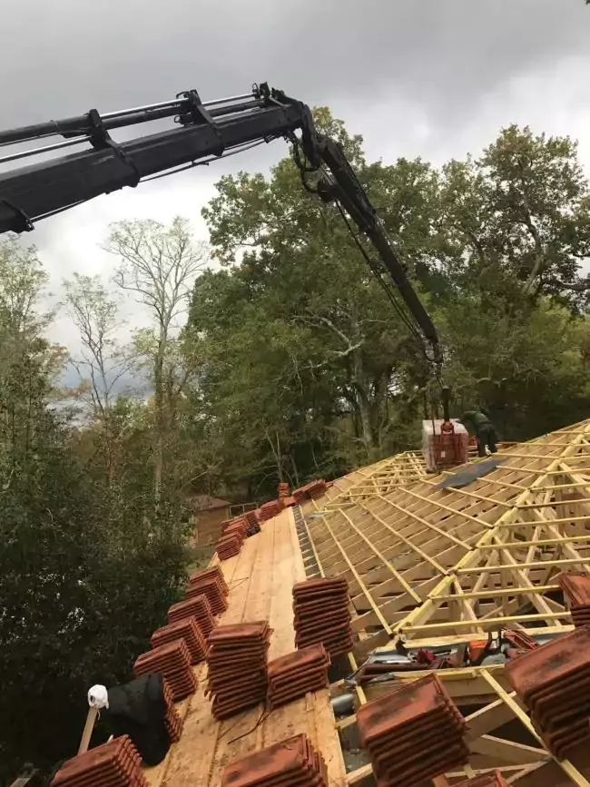 Chantier de couverture en copropriété parisienne